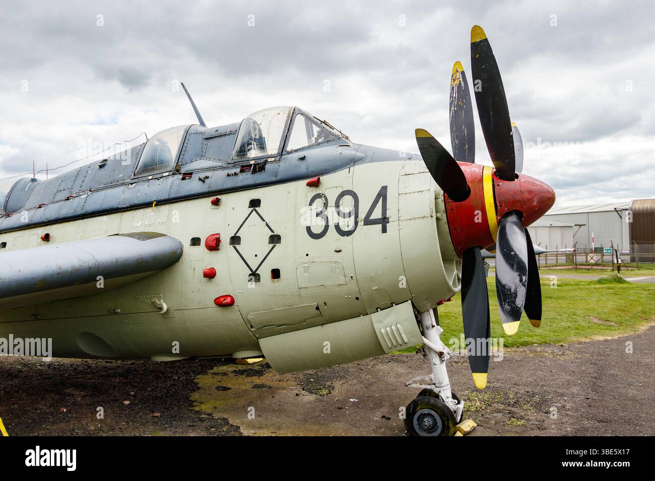 Twin prop vintage plane hi-res stock photography and images - Alamy