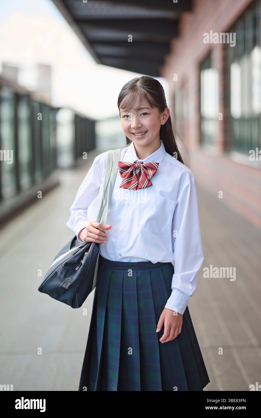 Japan school girl in uniform hi-res stock photography and images - Alamy