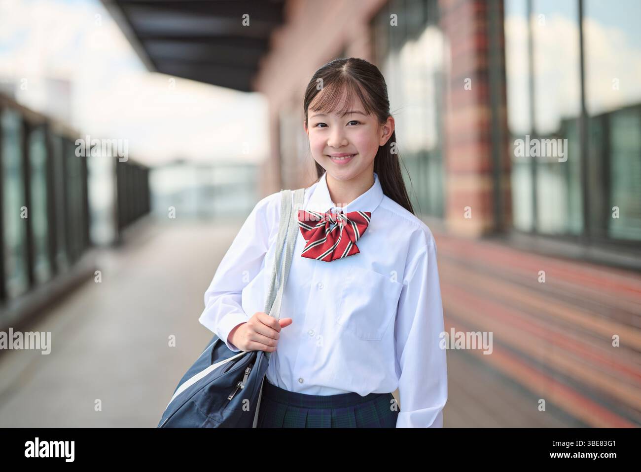 Japanese school girls in uniform hi-res stock photography and images ...