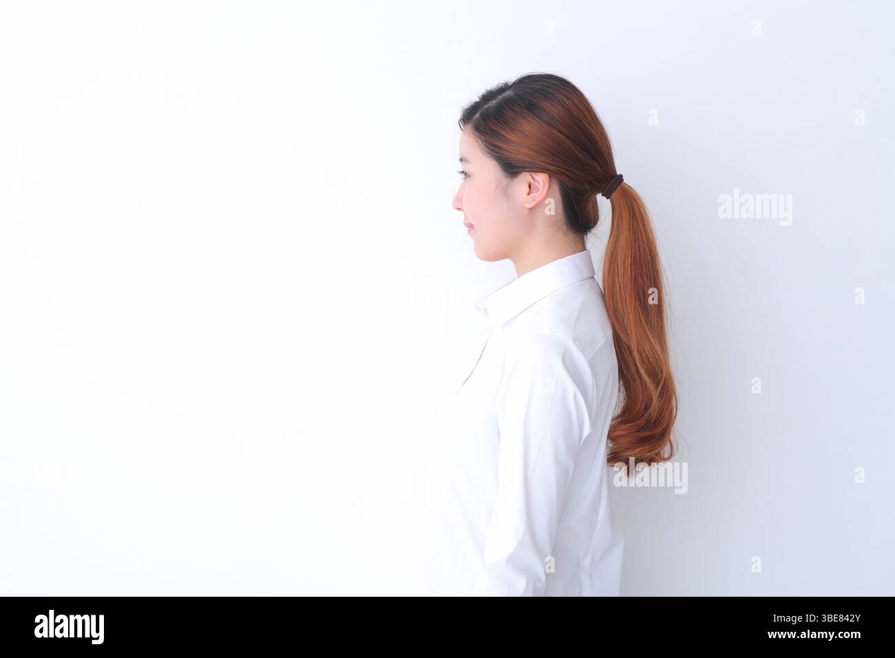 Girl in her 20s in profile Stock Photo - Alamy