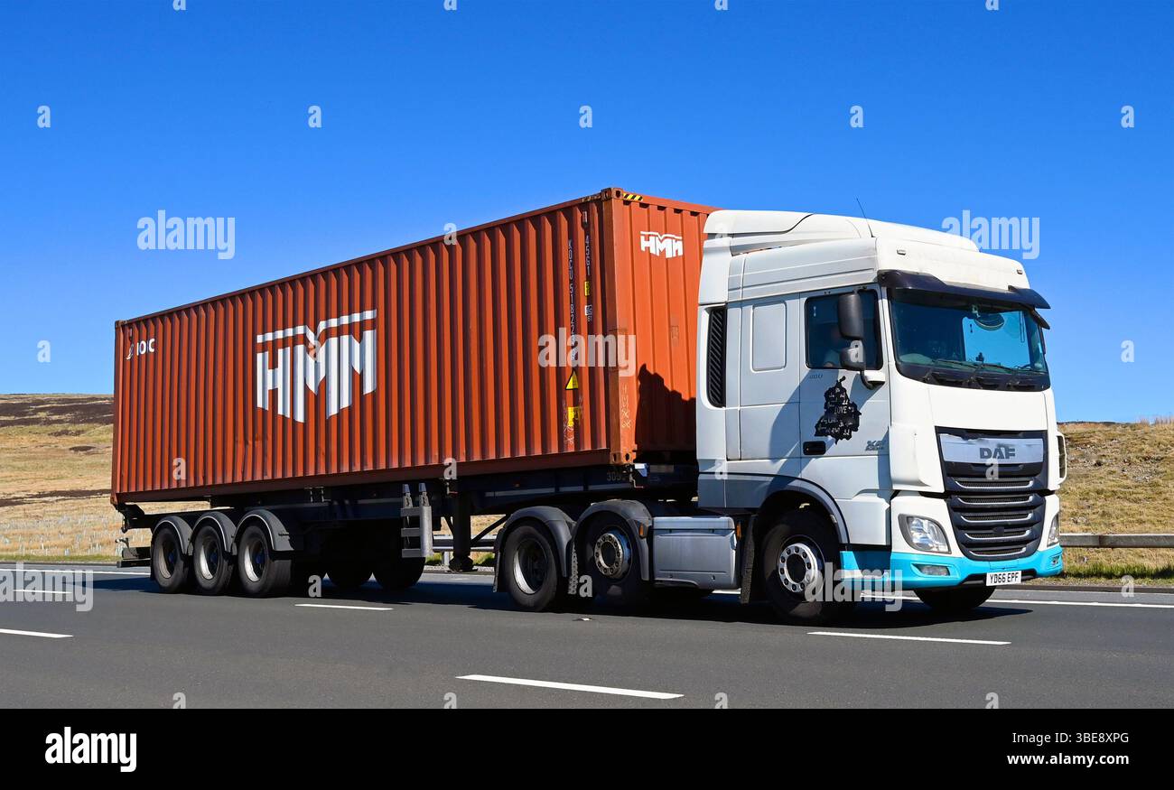 DAF XF460 HGV Tractor unit hauling HMM Company Limited Container ...