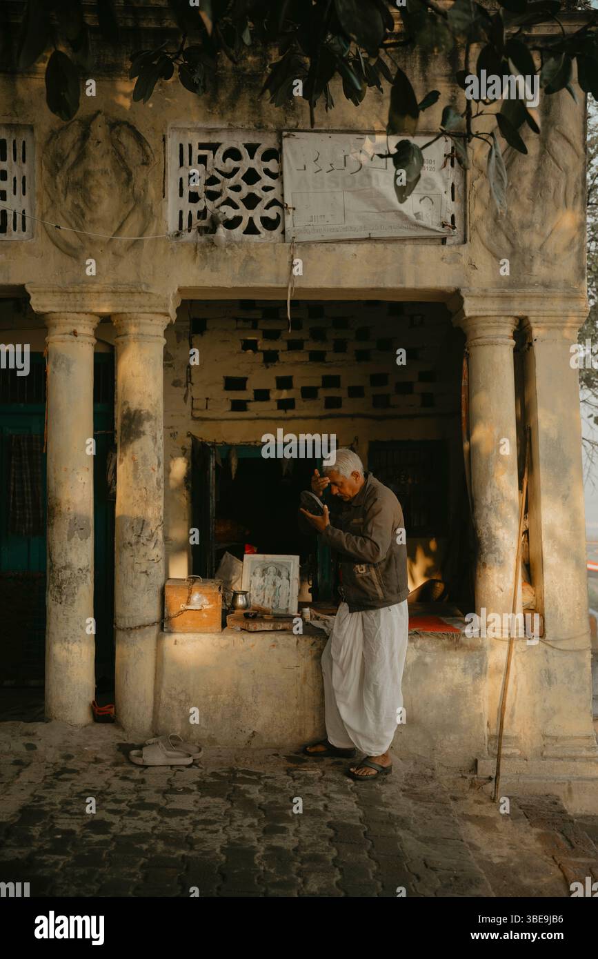 Yamuna ghat rituals hi-res stock photography and images - Alamy