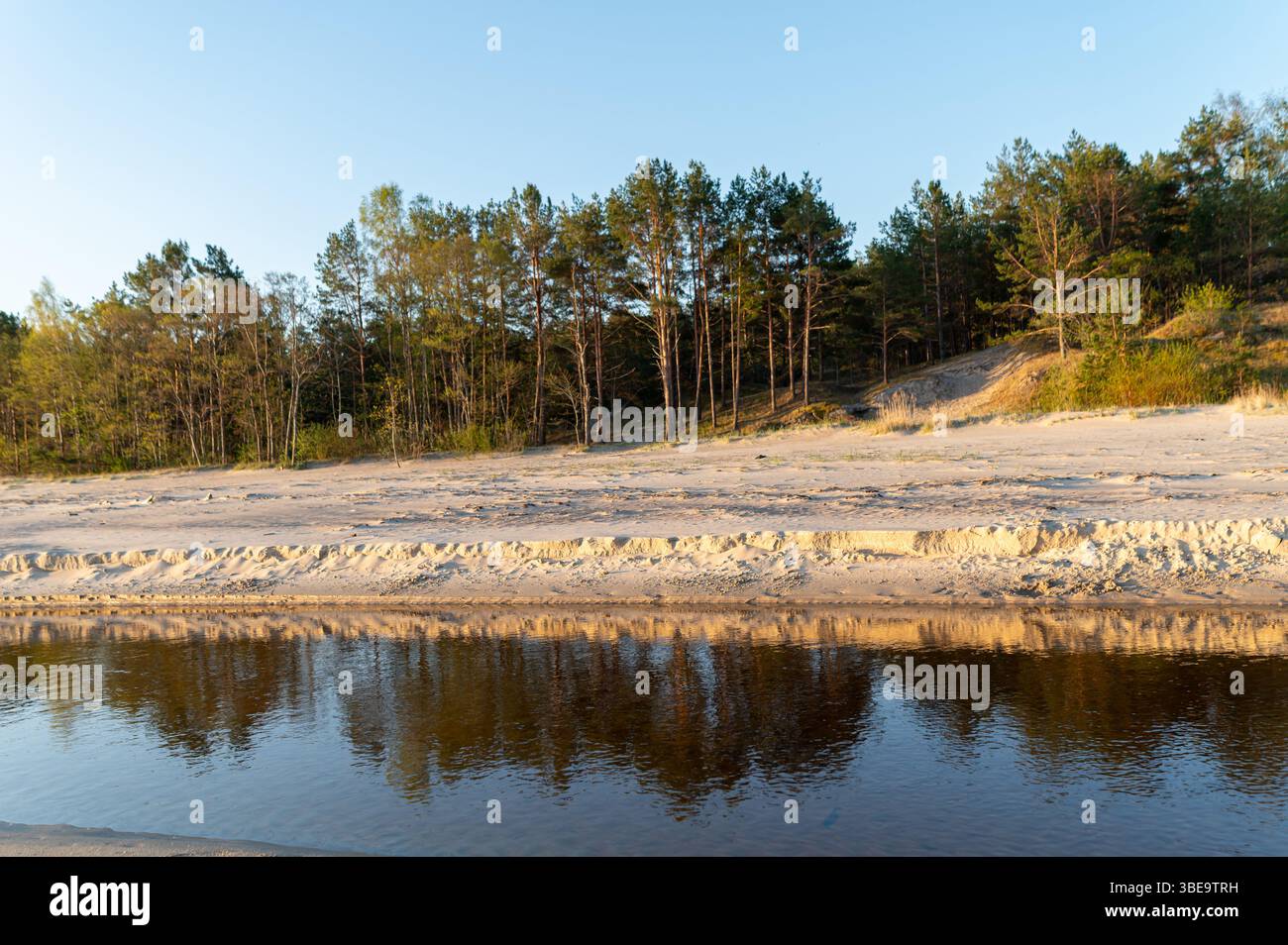Riverbank terrain view hi-res stock photography and images - Alamy