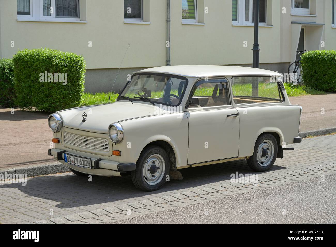 Alter Trabant, DDR-Auto, Zerbst, Landkreis Anhalt-Bitterfeld, Sachsen-Anhalt, Deutschland Stock Photo