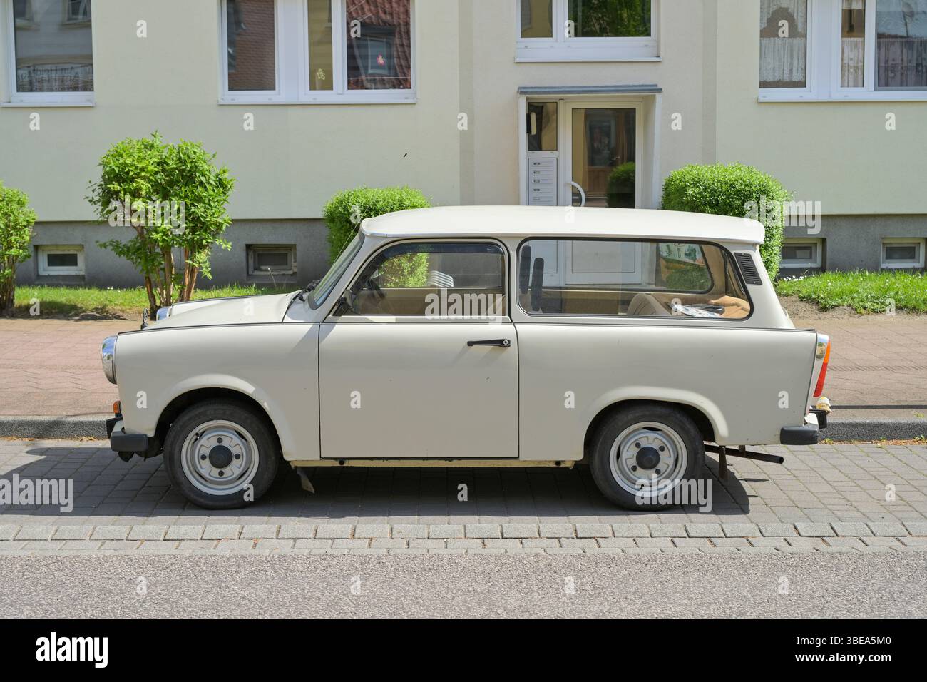 Alter Trabant, DDR-Auto, Zerbst, Landkreis Anhalt-Bitterfeld, Sachsen-Anhalt, Deutschland Stock Photo