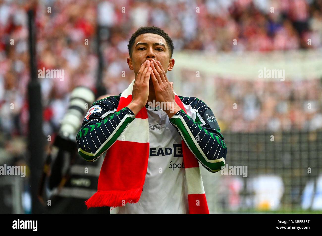 Sunderland AFC midfielder celebrates promotion to the Premier League following his side's victory over Sheffield United at Wembley Stadium. Stock Photo