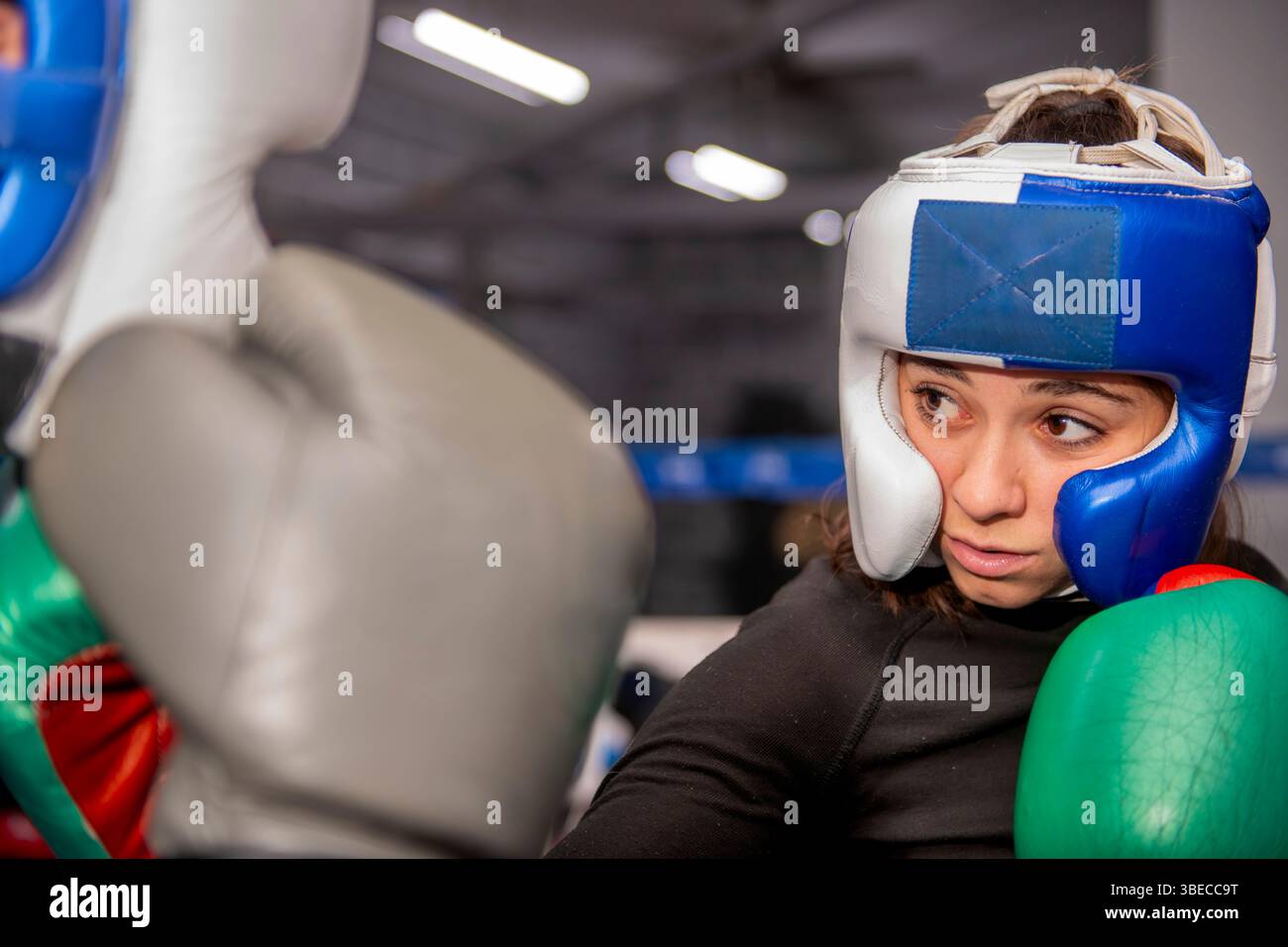 Practising Boxing Female athlete practicing boxing footwork hi-res stock photography and ...