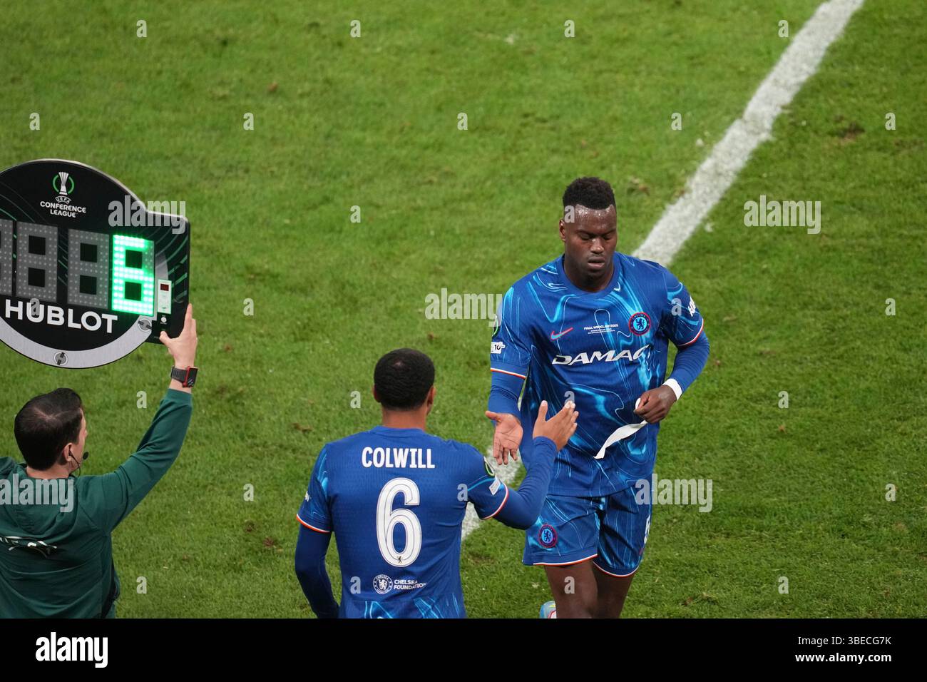 Chelsea s Benoit Badiashile Right Leaves The Pitch After Substitution chelsea-s-benoit-badiashile-right-leaves-the-pitch-after-substitution