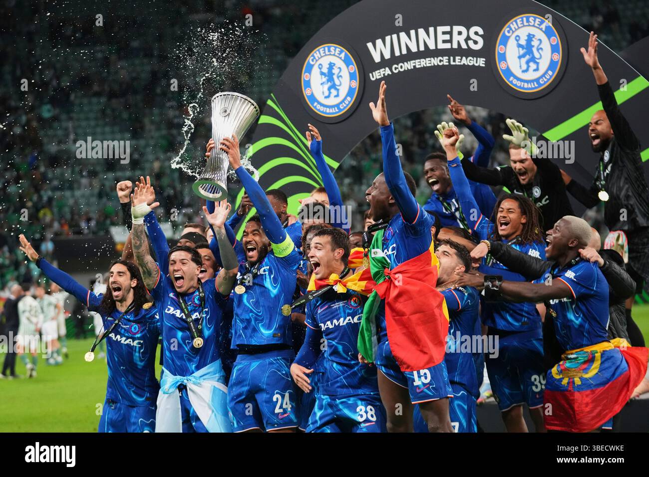 Chelsea players celebrate with a trophy after the Europa League final ...