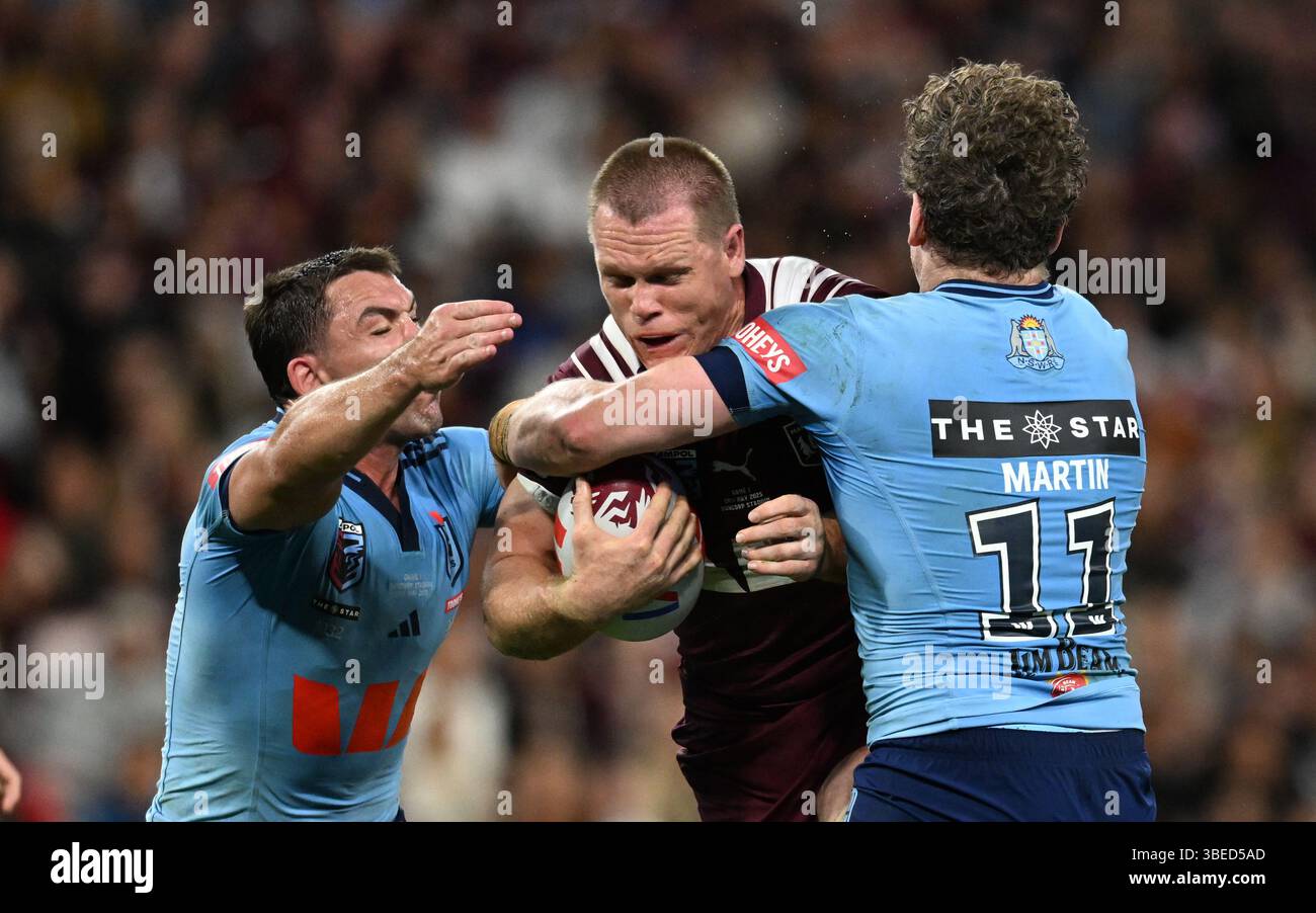 Lindsay Collins (centre) of the Maroons in action during the State of ...