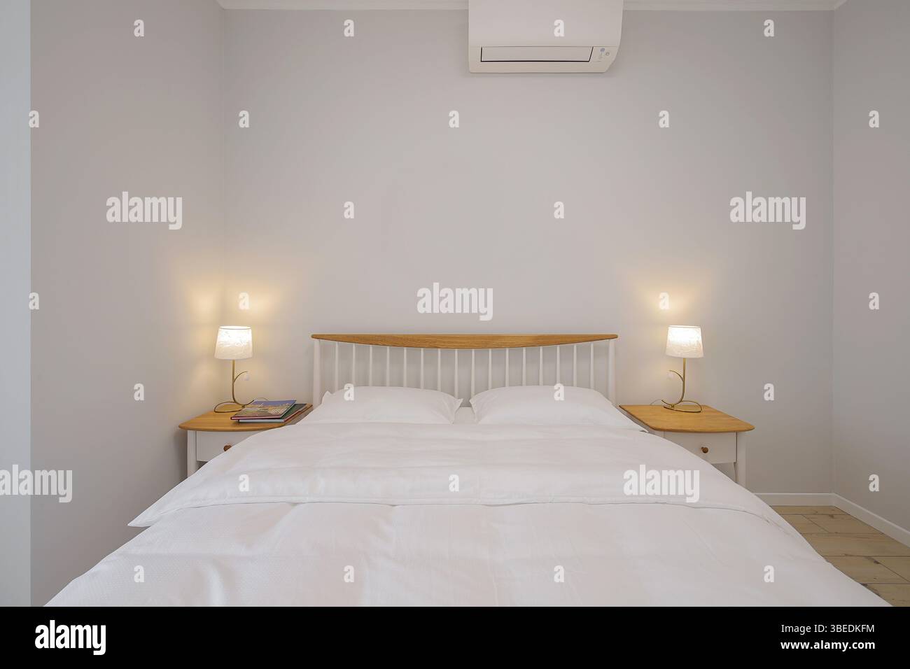 Double bed with blanket and pillows hi-res stock photography and images ...