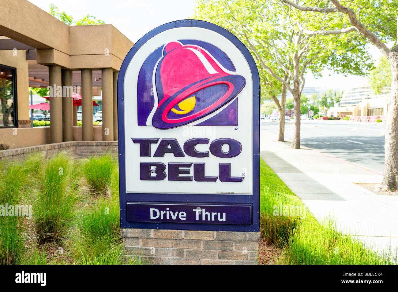 Taco bell drive thru hi-res stock photography and images - Alamy