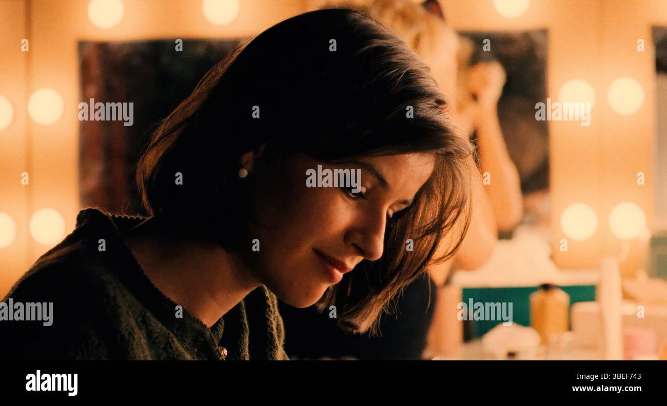 IRENE JACOB in THREE COLOURS: RED (1994) -Original title: TROIS ...