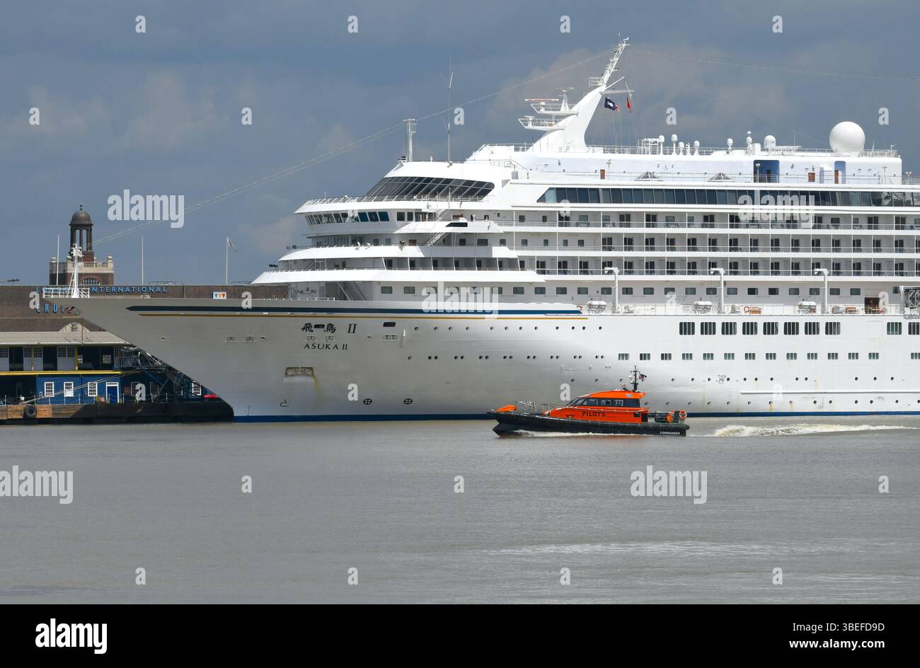 Crystal harmony cruise ship hi-res stock photography and images
