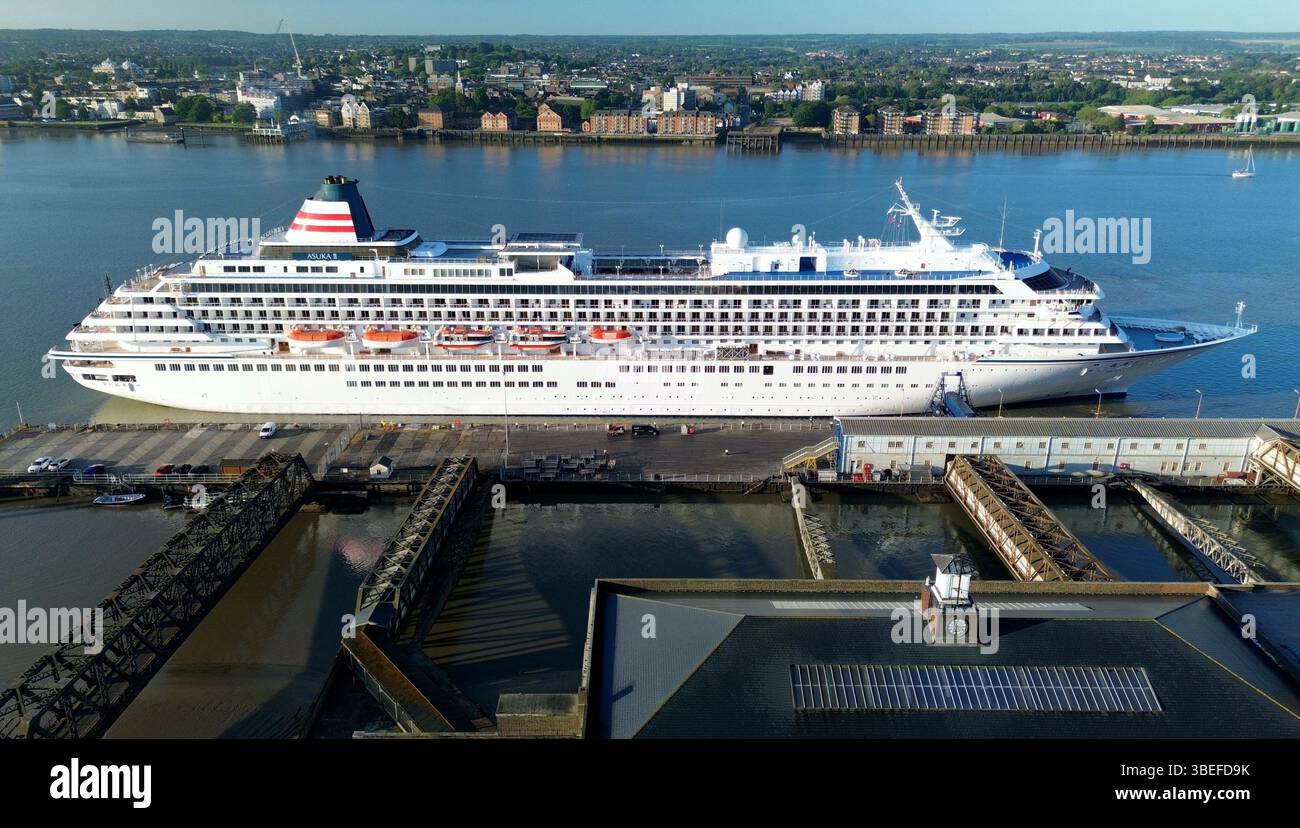 Crystal harmony cruise ship hi-res stock photography and images
