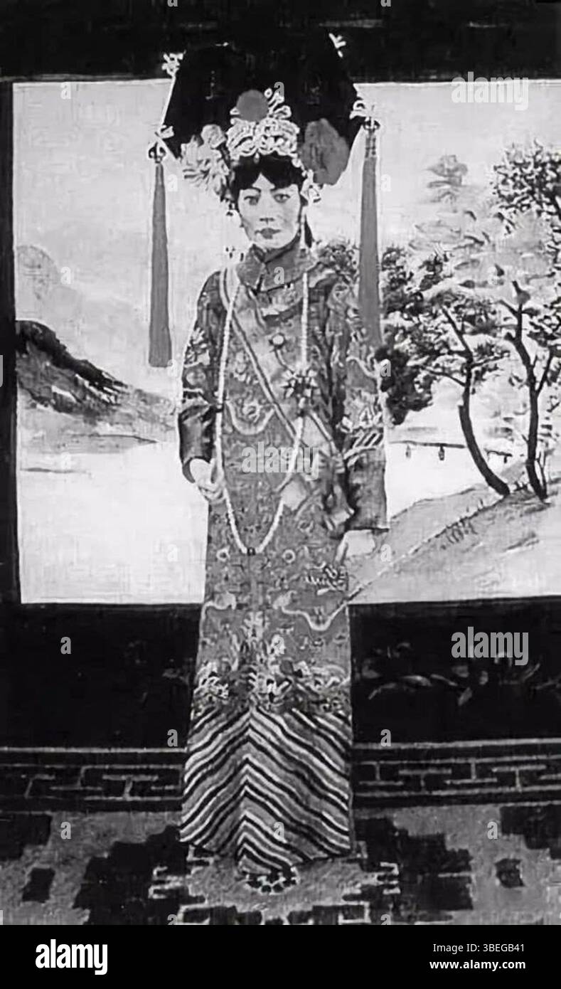 Photograph of Empress Wanrong of Manchukuo in formal court attire ...