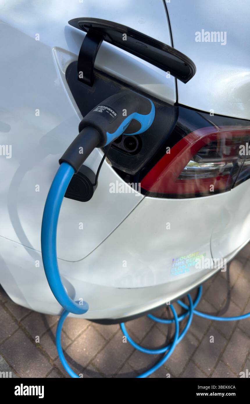 30.04.2025, Germany, Bremen, Bremen, - Tesla at an e-charging station. 00A250430D087CAROEX.JPG [MODEL RELEASE: NOT APPLICABLE, PROPERTY RELEASE: NO (c Stock Photo