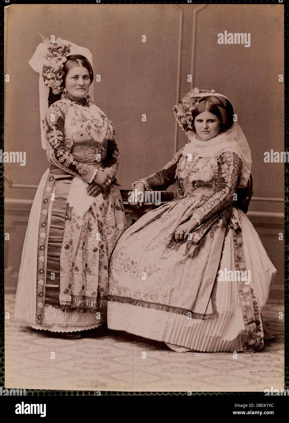 Greek women traditional dress hi-res stock photography and images - Alamy