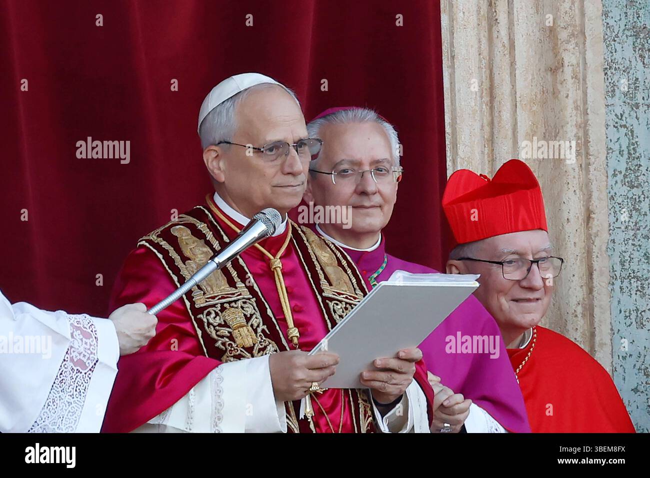 Vatican City, 8 May, 2025. Newly elected Pope Leo XIV appears at the central Loggia of St. Peter’s Basilica. Stock Photo