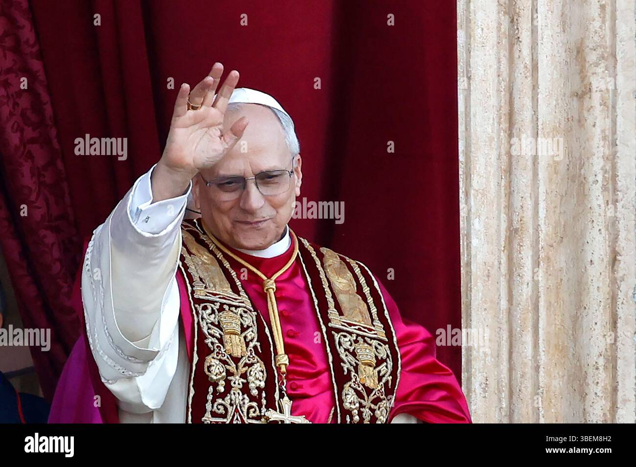 Vatican City, 8 May, 2025. Newly elected Pope Leo XIV appears at the central Loggia of St. Peter’s Basilica. Stock Photo