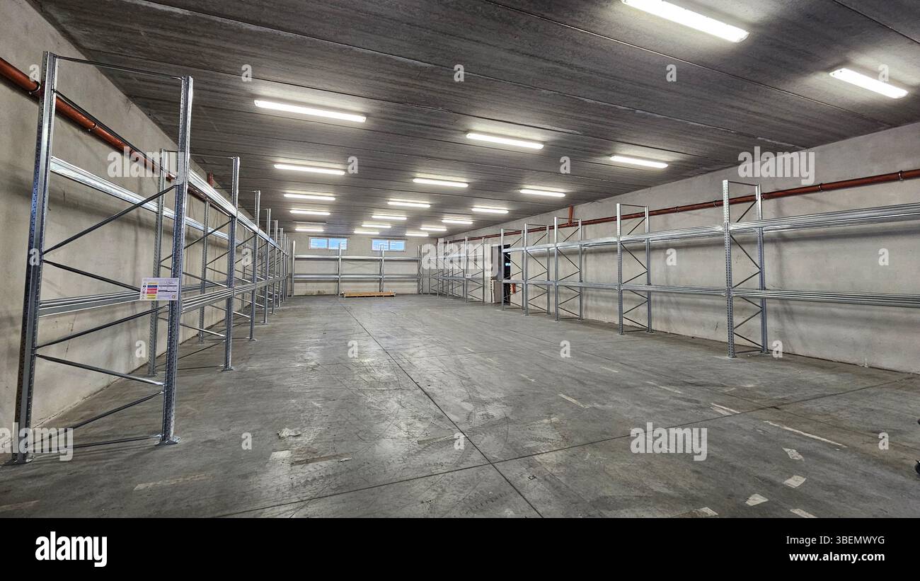 Were House Empty Racks Empty warehouse racks hi-res stock photography and images - Alamy