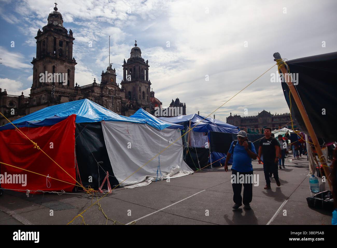 Mexico City, Mexico. 29th May, 2025. Teachers of the National ...