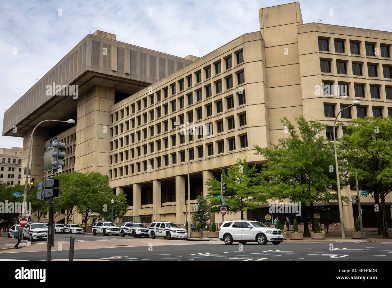 The J. Edgar Hoover Building, headquarters of the Federal Bureau of ...