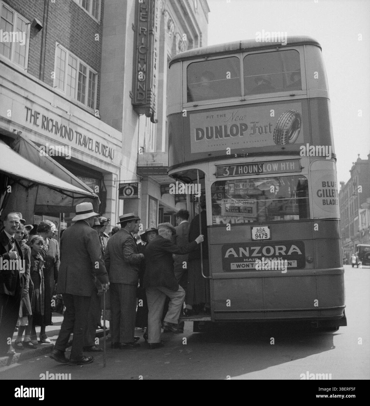 1940s london bus hi-res stock photography and images - Alamy