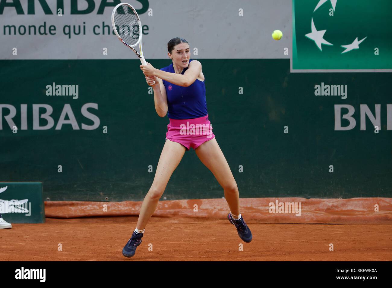 Paris, France. 30th May, 2025. Elsa Jacquemot of France during day 5 of Roland-Garros 2025, French Open, Grand Slam tennis tournament on May 29, 2025 at Roland-Garros stadium in Paris, France - Photo Jean Catuffe/DPPI Credit: DPPI Media/Alamy Live News Stock Photo