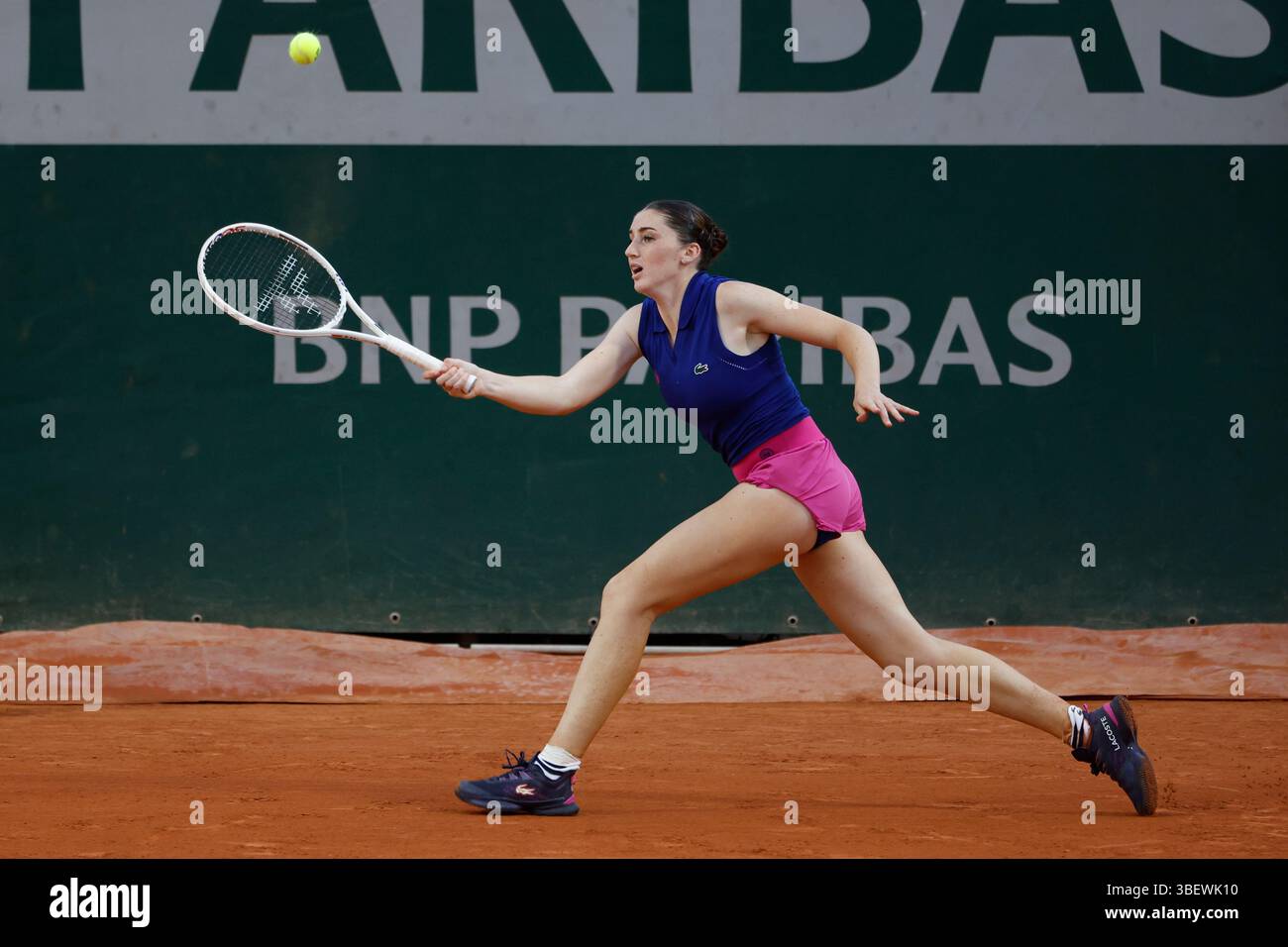 Paris, France. 30th May, 2025. Elsa Jacquemot of France during day 5 of Roland-Garros 2025, French Open, Grand Slam tennis tournament on May 29, 2025 at Roland-Garros stadium in Paris, France - Photo Jean Catuffe/DPPI Credit: DPPI Media/Alamy Live News Stock Photo