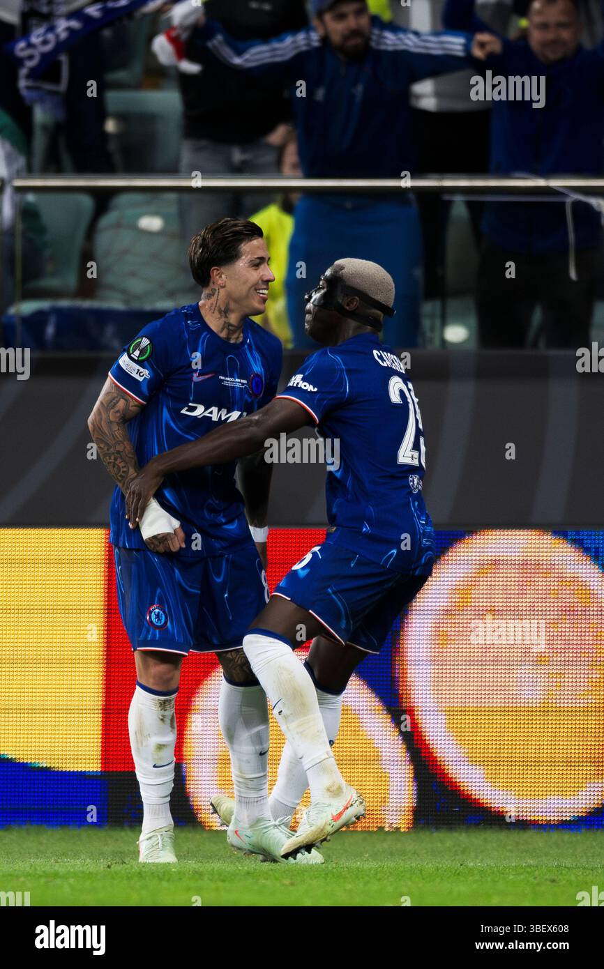 Enzo Fernandez of Chelsea FC celebrates with Moises Caicedo of Chelsea ...