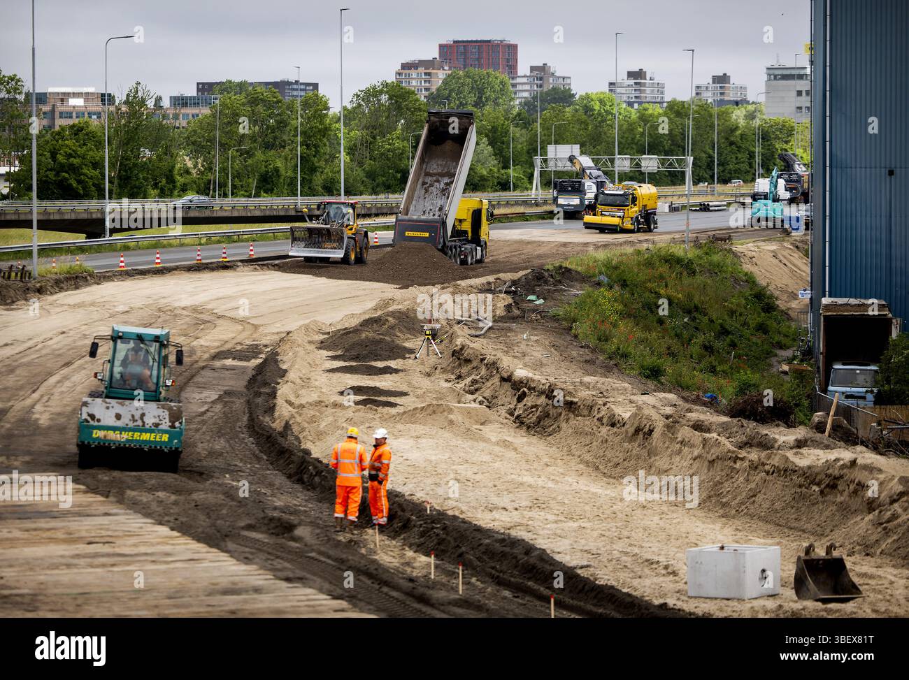 Amsterdam Work On The Road Due To The Zuidasdok Project There Are