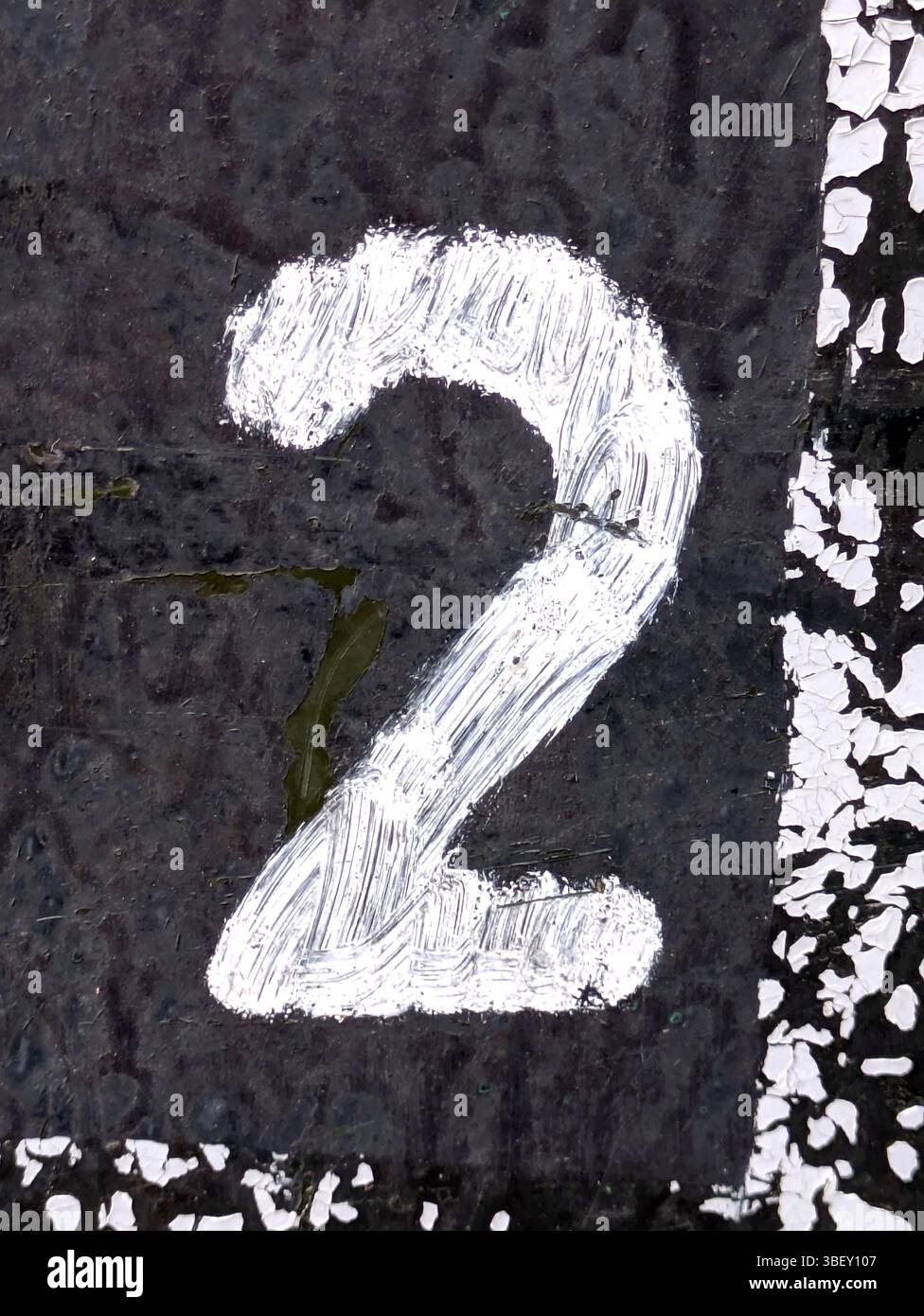 Number 2 graffiti hi-res stock photography and images - Alamy