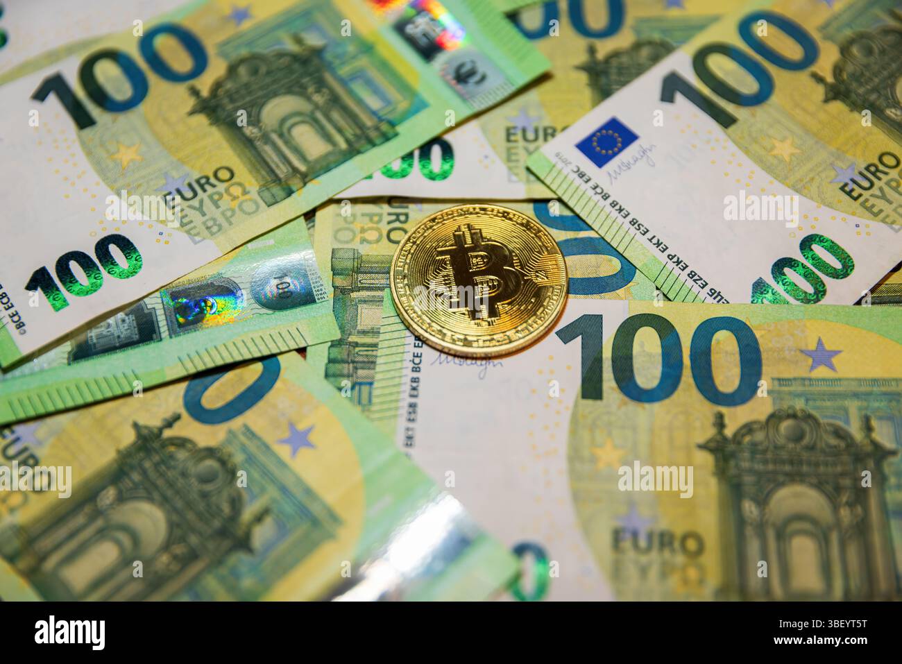 Euro bitcoin exchange hi-res stock photography and images - Alamy