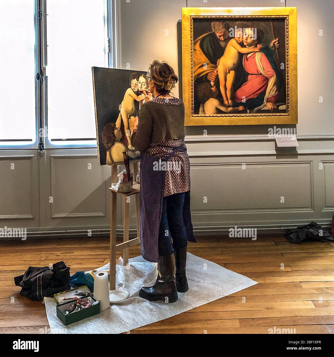 Woman at an easel making an oil painting copy of a classic artwork in the Musée des Beaux-Arts - Tours, Indre-et-Loire (37), France. Stock Photo