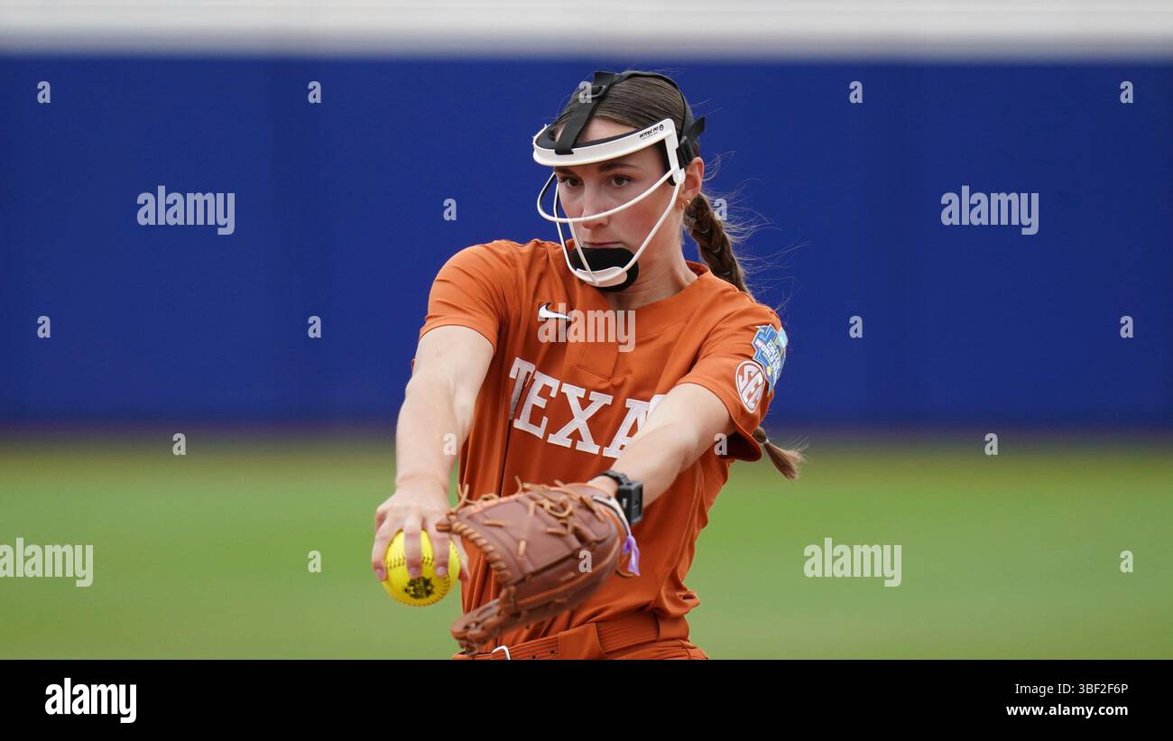 Texas starting pitcher/relief pitcher Teagan Kavan (17) during an NCAA ...