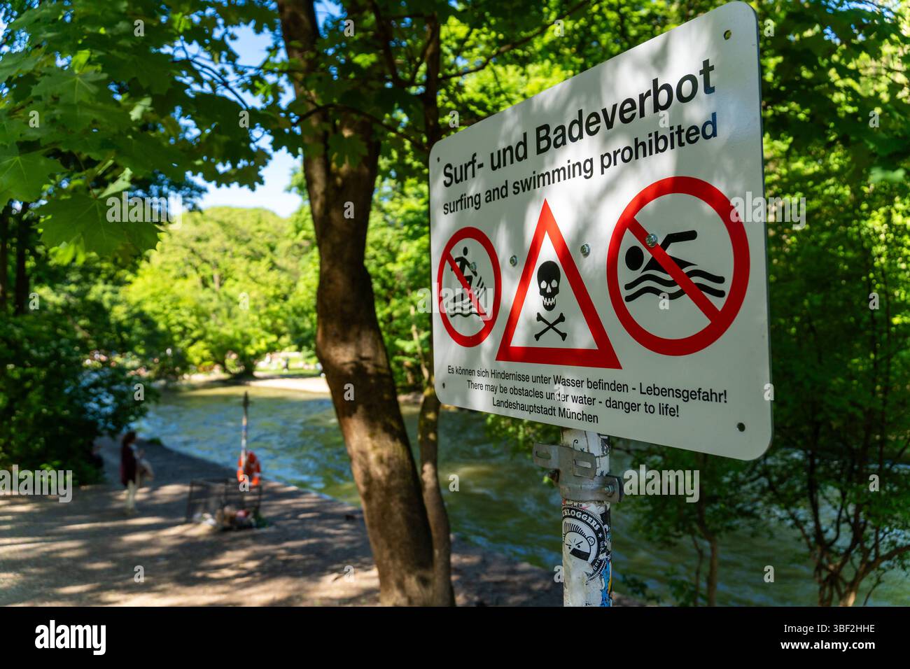 munich-bavaria-germany-may-30-2025-the-eisbach-wave-in-munich-is