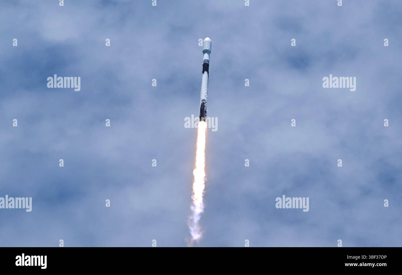 The SpaceX Falcon 9 rocket launches the Global Positioning System (GPS ...