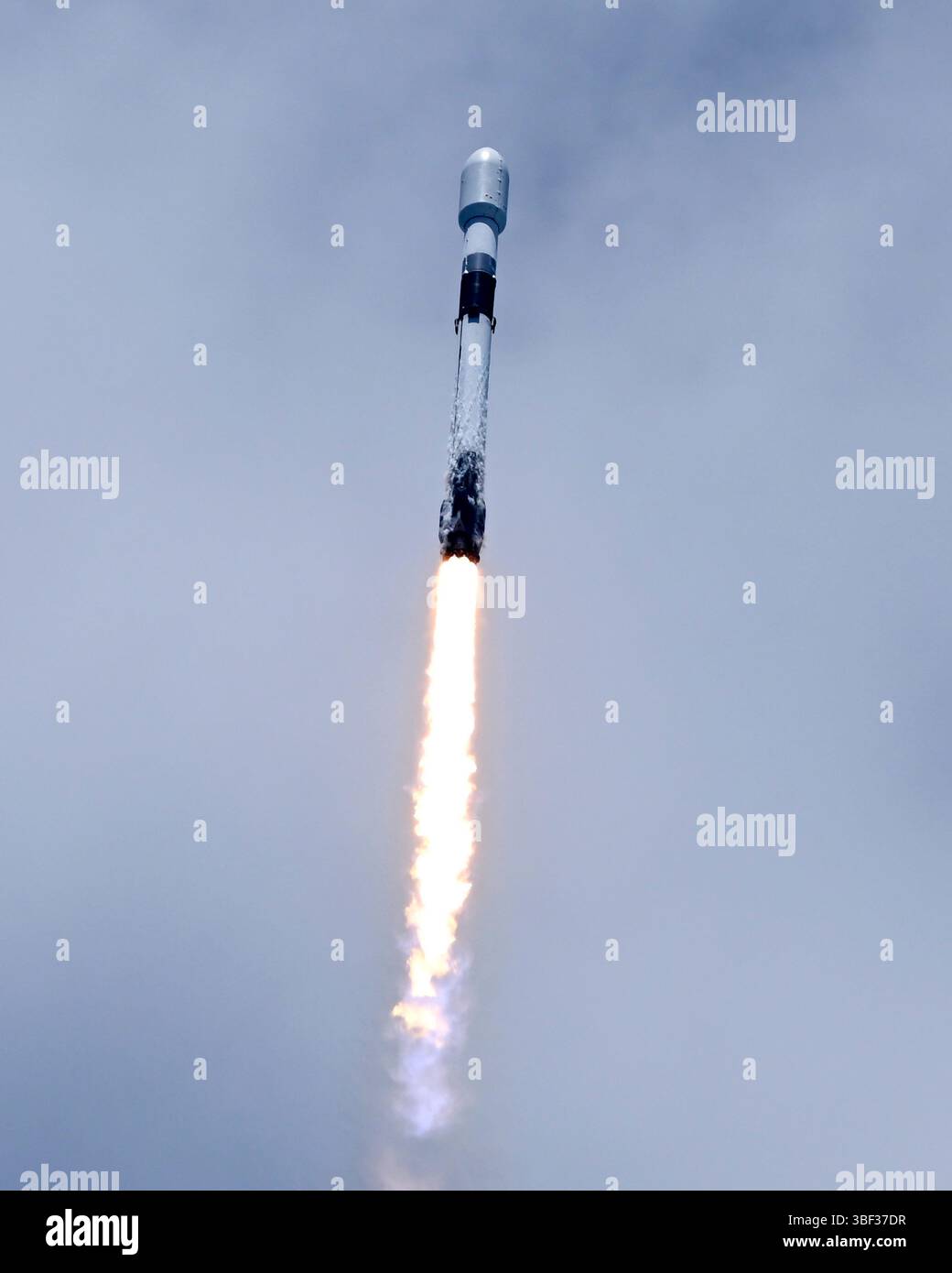 The SpaceX Falcon 9 rocket launches the Global Positioning System (GPS ...