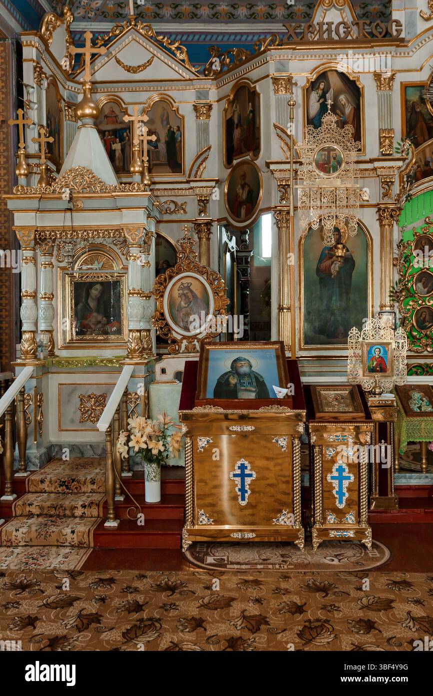 Iconostasis church gold decoration hi-res stock photography and images ...