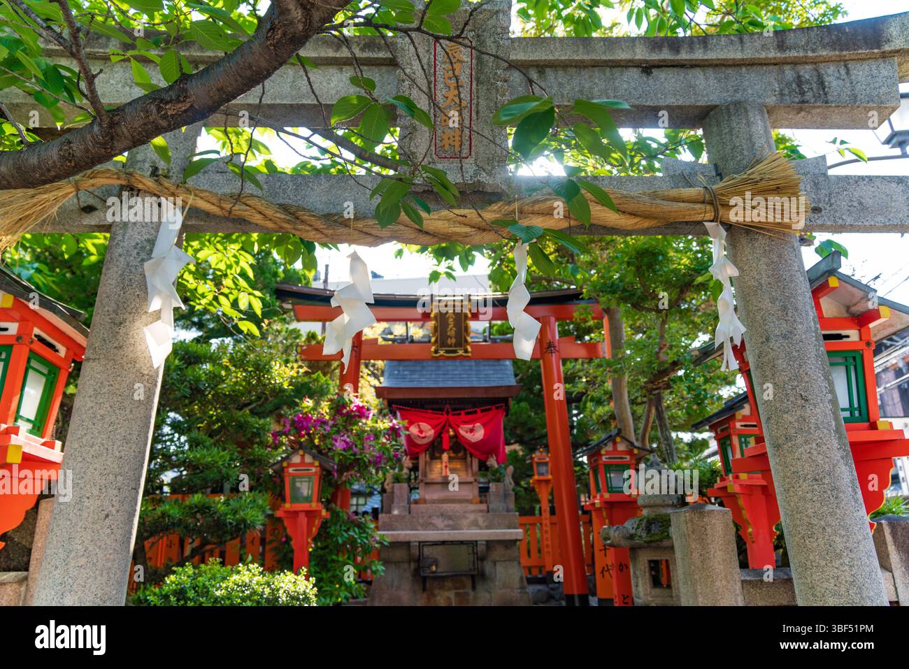 Tatsumi jinja shrine hi-res stock photography and images - Alamy