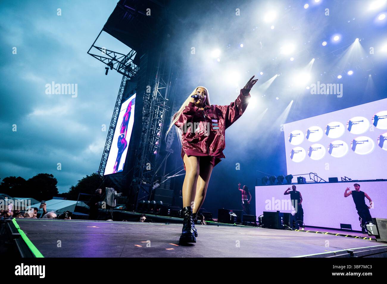 Dhenmark Rapper Jelling, Denmark. 30th May, 2025. The American rapper Eve performs a ...