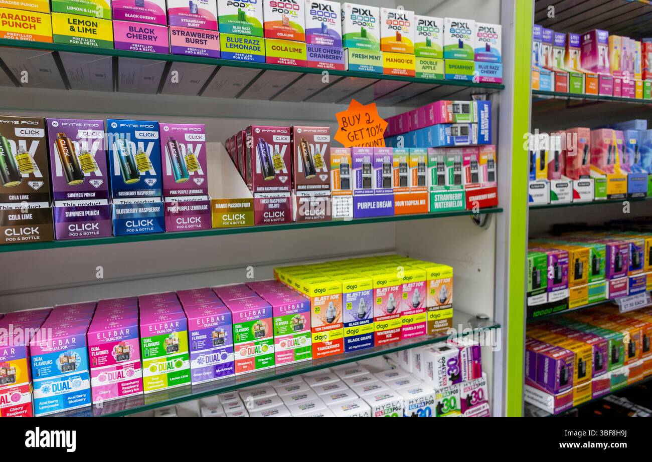 Vapes shop hi-res stock photography and images - Page 2