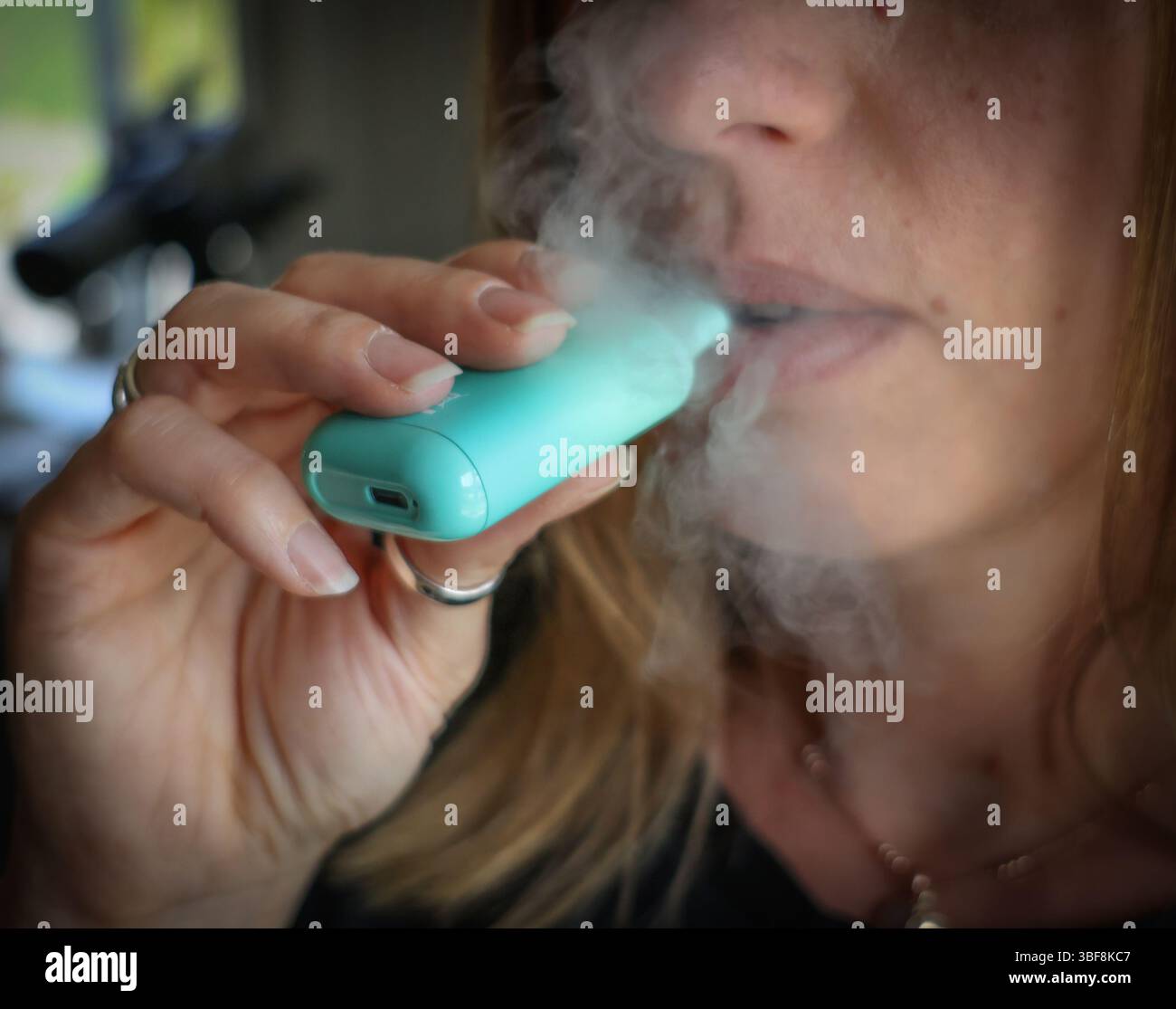Single use vape hi-res stock photography and images