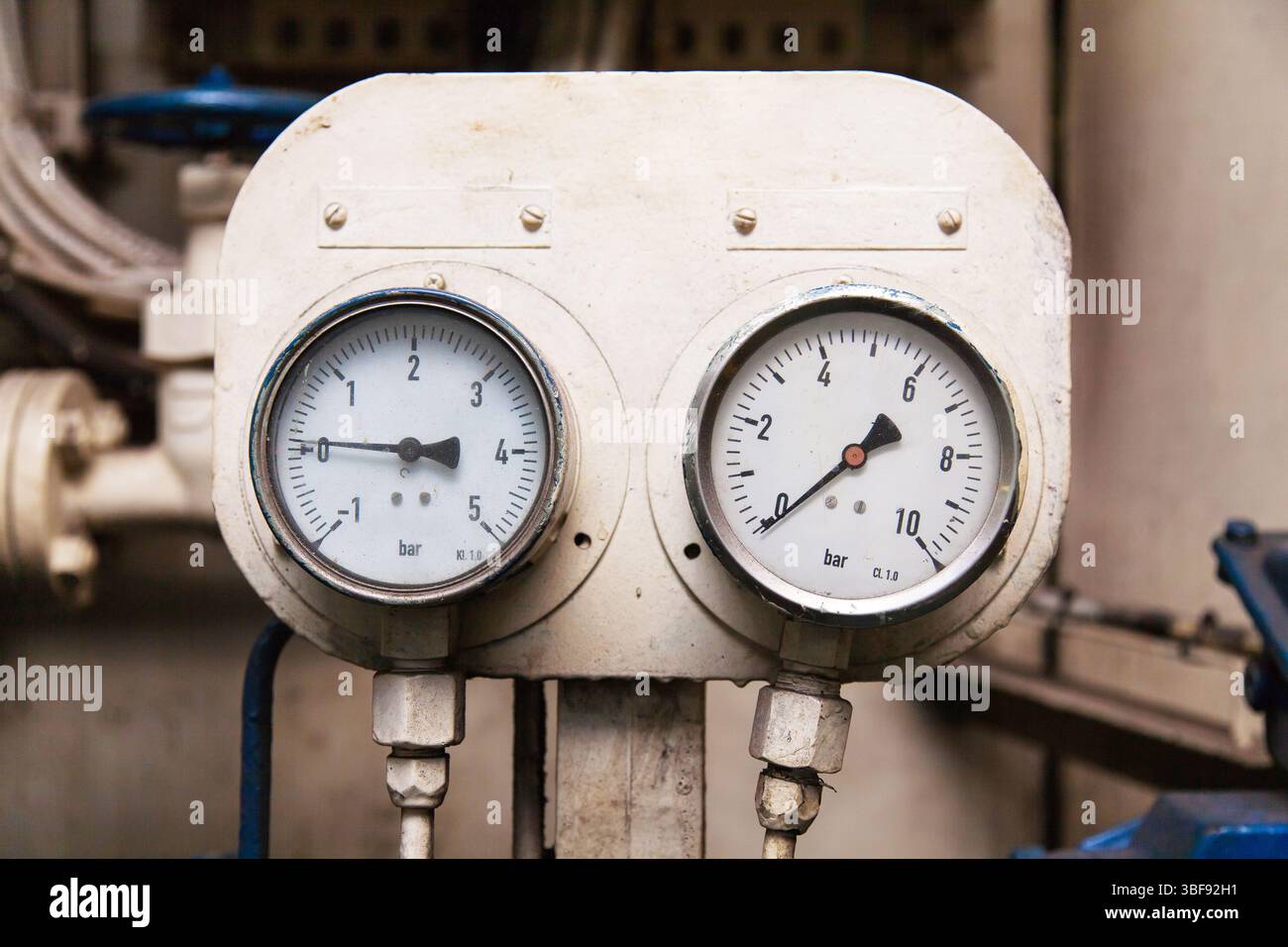 Industrial pressure gauge in the production close-up Stock Photo - Alamy