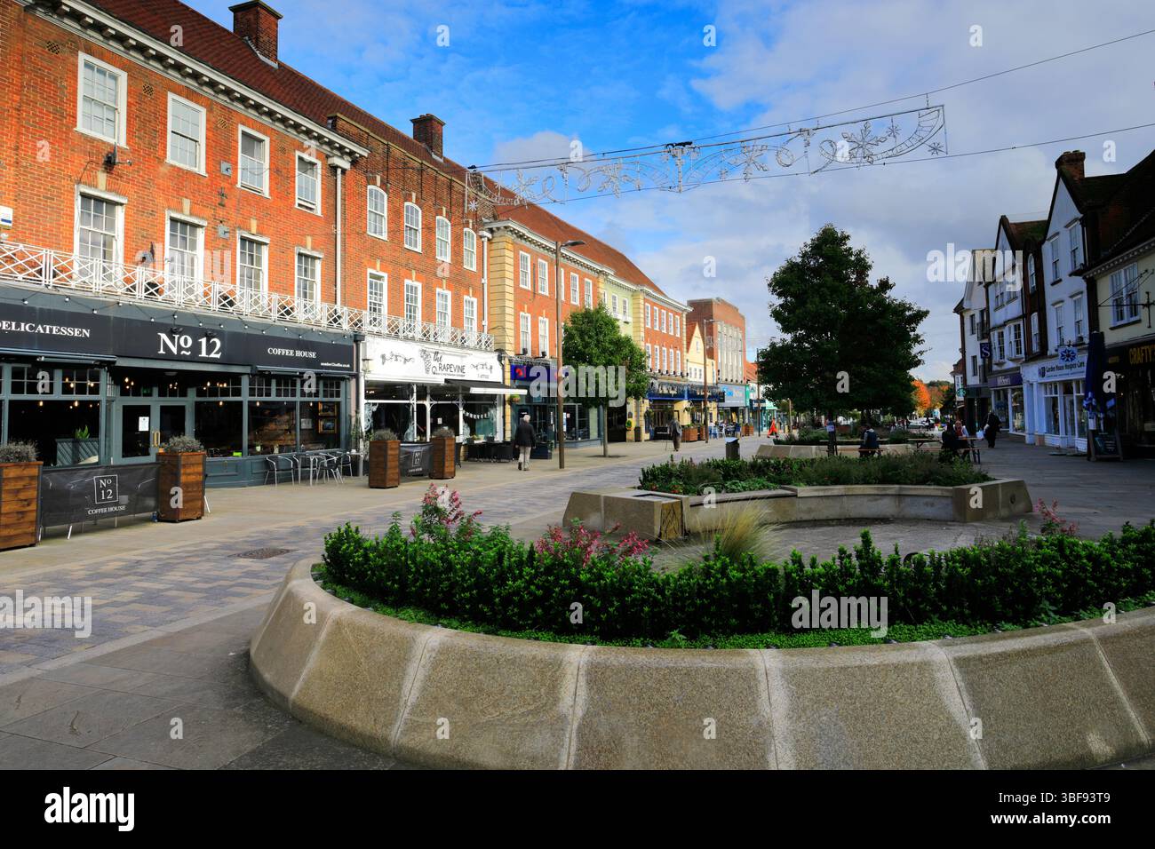 Shops In The Town Centre Of Letchworth Garden City Hertfordshire shops-in-the-town-centre-of-letchworth-garden-city-hertfordshire