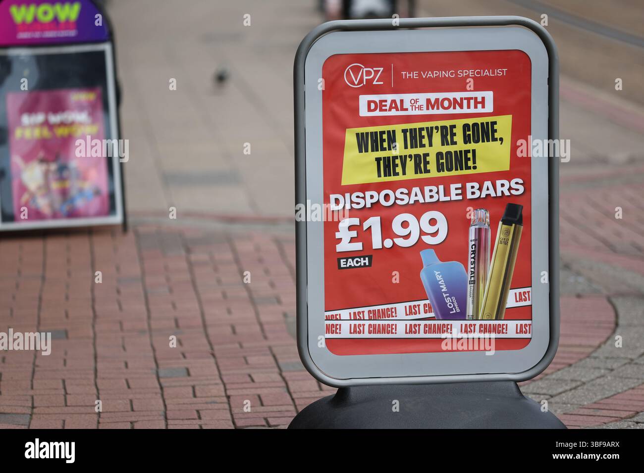 vape shop poole Vapes shop hi-res stock photography and images