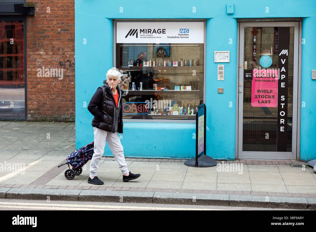 Vape store uk hi-res stock photography and images