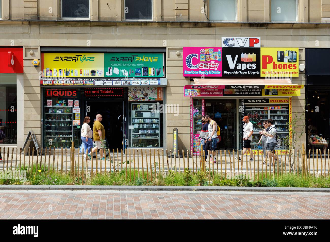Vape store uk hi-res stock photography and images