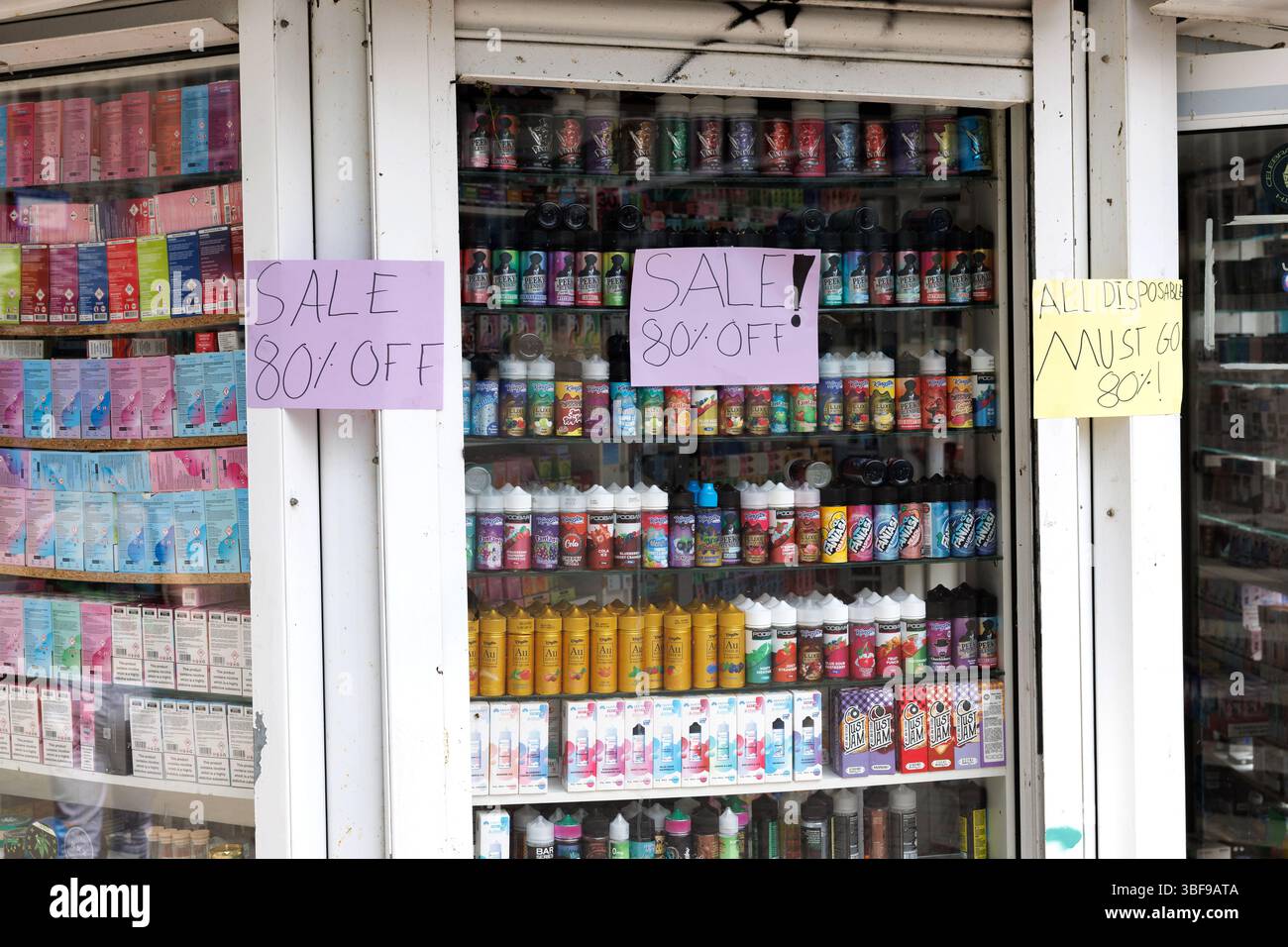 Sheffield, UK. 31 May, 2025. A local vape shop advertising an 80% off sale  on disposable vapes on the final day before the disposable vape ban in the  UK. A handwritten sign